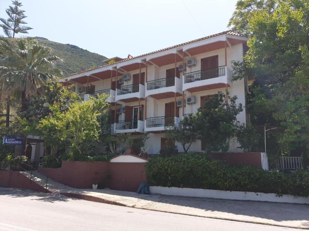 Hôtel Alexandros B à Nikiana Extérieur photo
